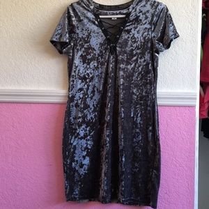 Shimmery laced v-neck dress